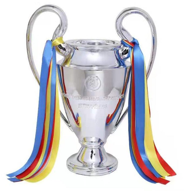 Trophée Coupe de la Ligue des Champions de l'UEFA sur le stand du