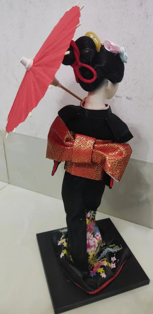 Japanese Gheisha statue in kimono