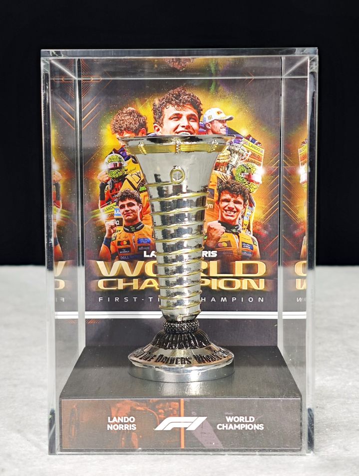 Vitrine Trophée Lando Norris Champion du Monde F1 2025