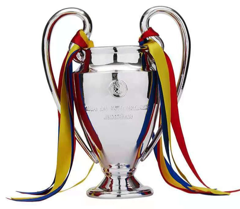 Trophée Coupe de la Ligue des Champions de l'UEFA sur le stand du