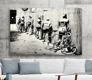 Affiche vintage l'arrêt pipi des coureurs cyclistes - 0