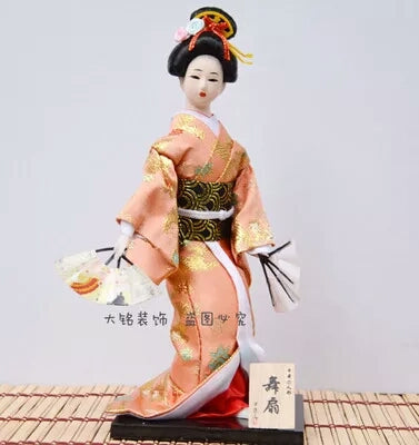 Poupée Toujours Japonaise Mignonne De Geisha De La Vie Photo stock - Image  du ethnicité, asiatique: 37763668